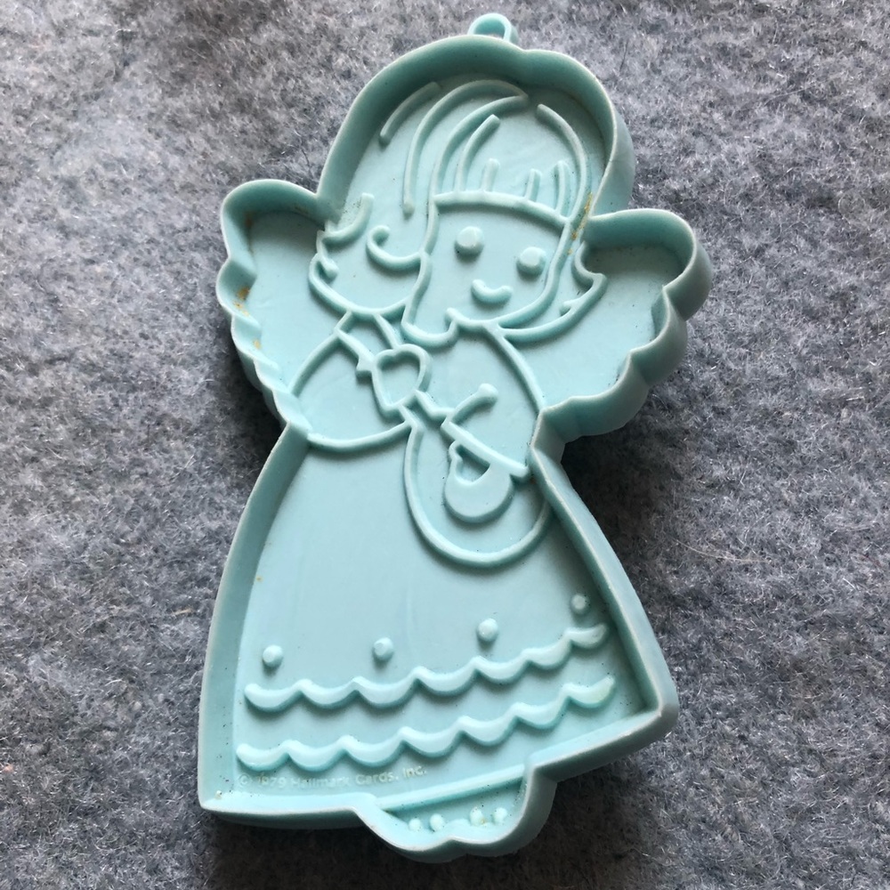 Red and Blue Vintage Special Occasion Plastic Cookie Cutter Set - Picture 10 of 10